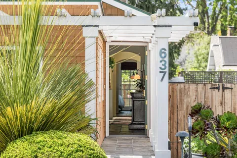 $1,425,000 | 637 5th Street East, Sonoma, CA 95476
