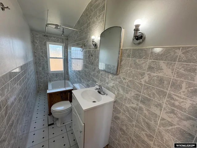 $215,000 | 1221 Fairview Drive, Riverton, WY 82501