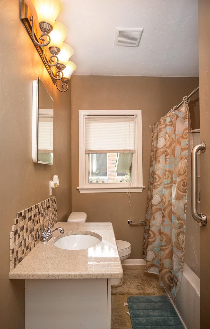2722 Tillett Road Southwest Roanoke, VA 24015 - Photo 12 of 28 DGA_4133