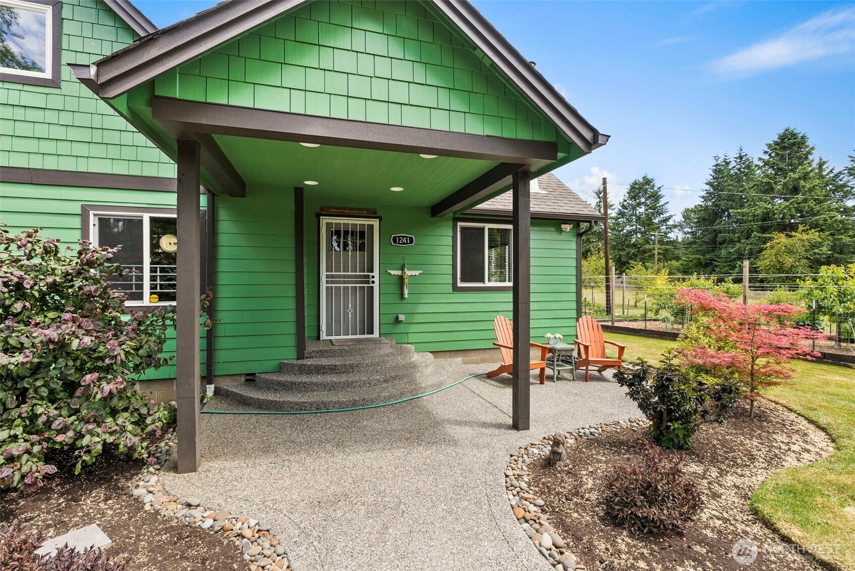 1241 Koontz Road Chehalis, WA 98532 - Photo 14 of 38 a front view of a house with garden