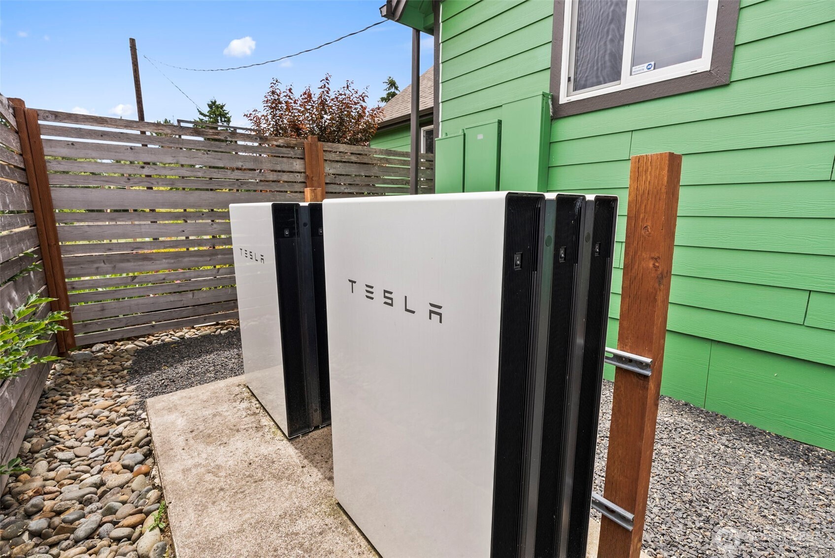 1241 Koontz Road Chehalis, WA 98532 - Photo 2 of 38 a view of a refrigerator in the house
