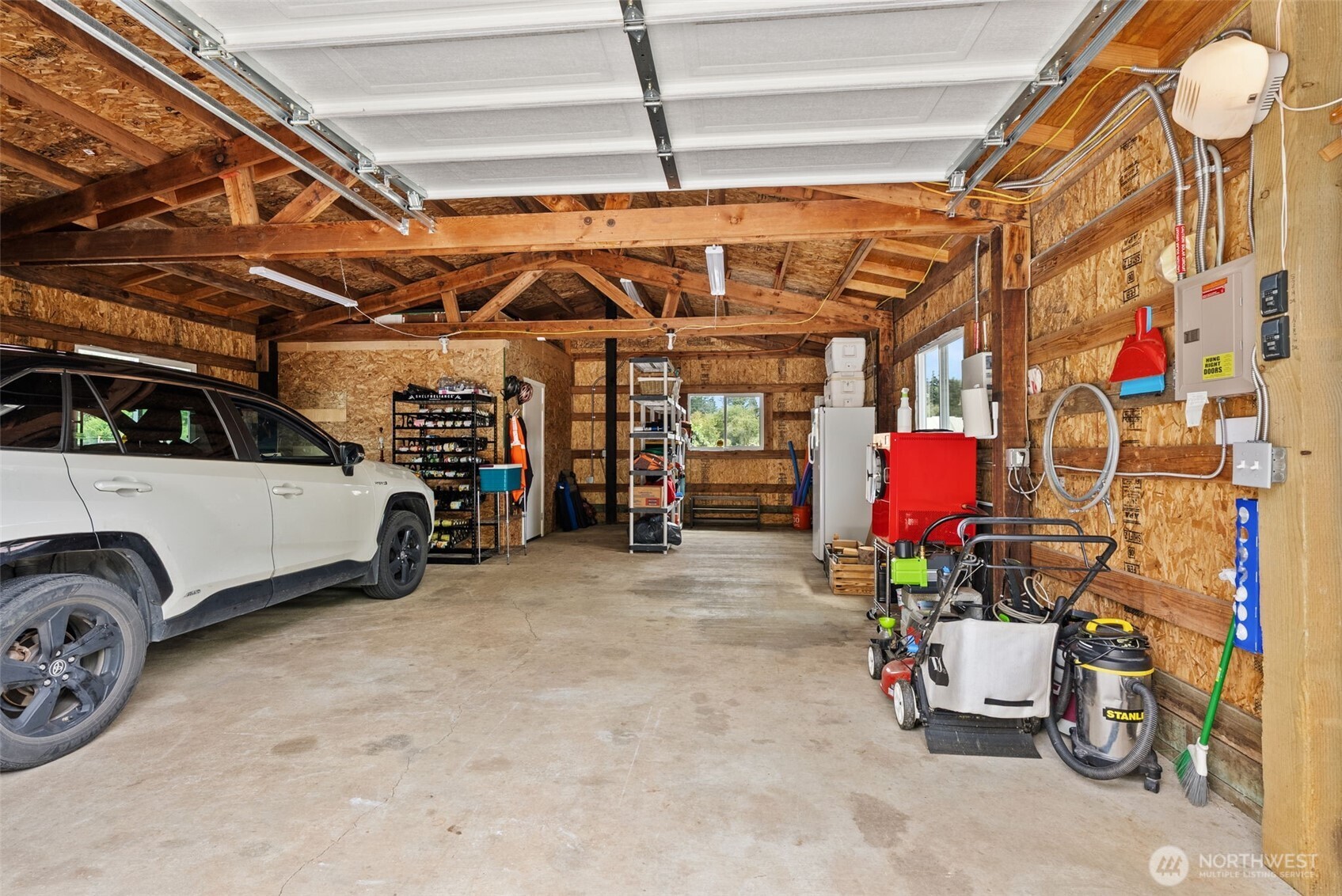 1241 Koontz Road Chehalis, WA 98532 - Photo 25 of 38 a view of parking garage with cars