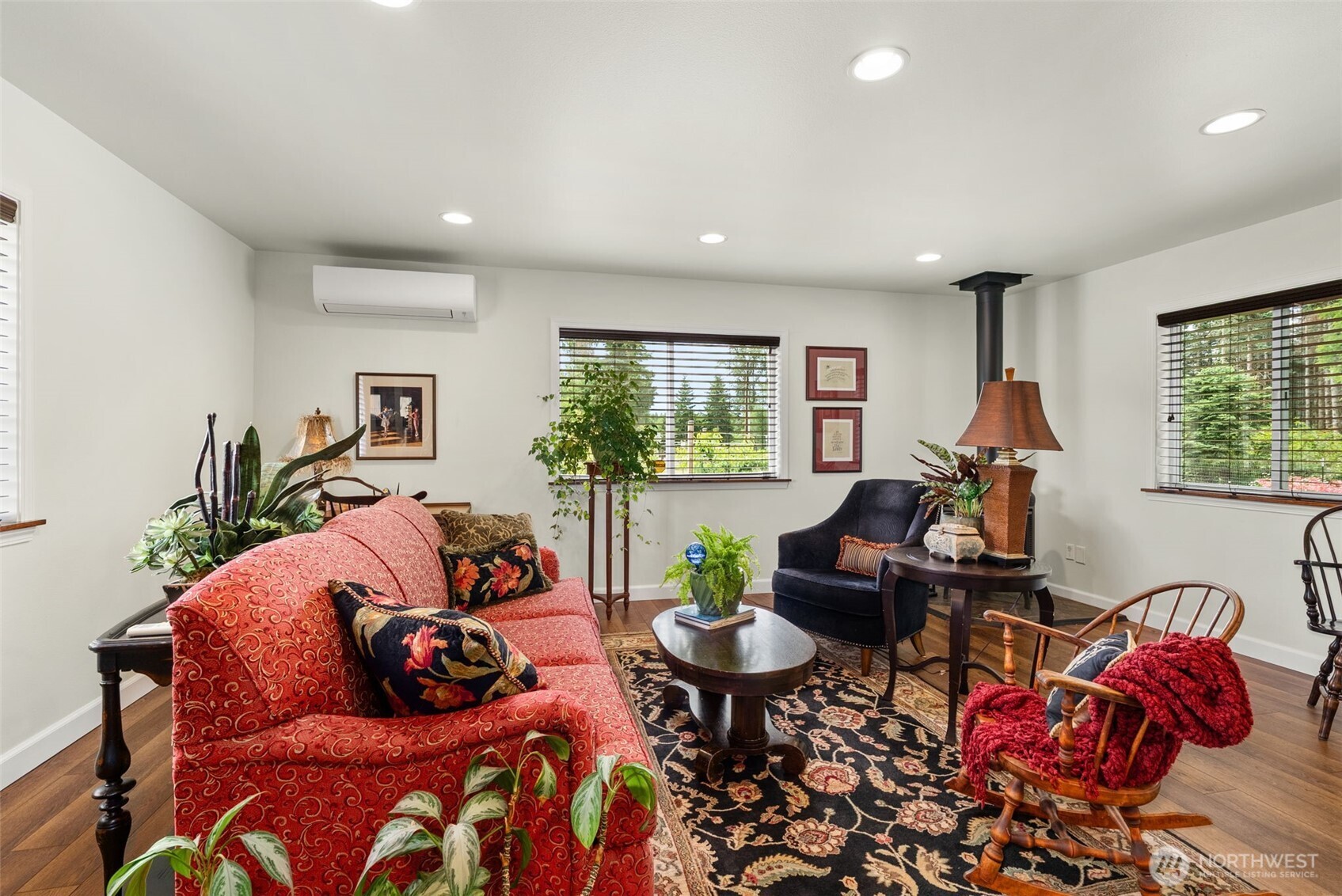 1241 Koontz Road Chehalis, WA 98532 - Photo 28 of 38 a living room with furniture and a large window