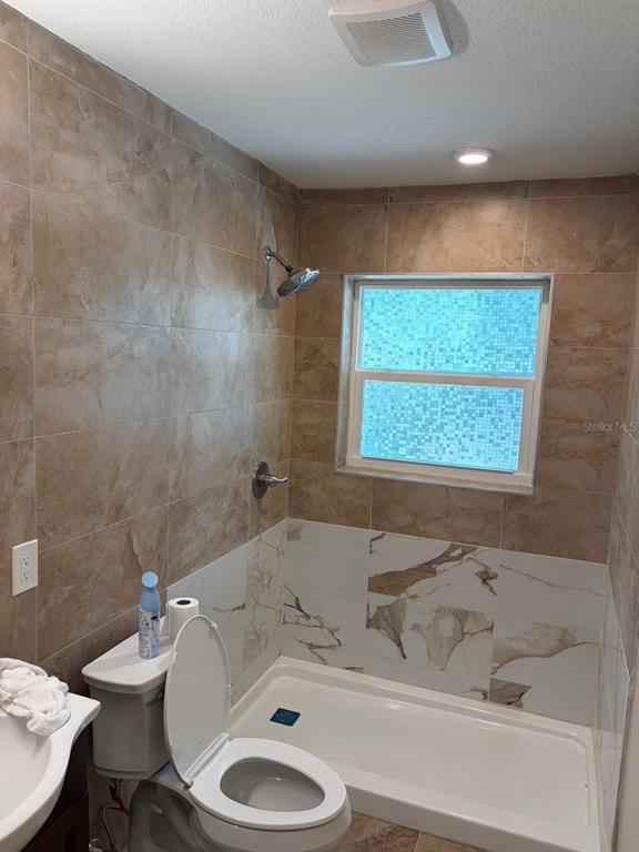 201 Palmetto Road West Nokomis, FL 34275 - Photo 12 of 17 a bathroom with a sink and a bathtub