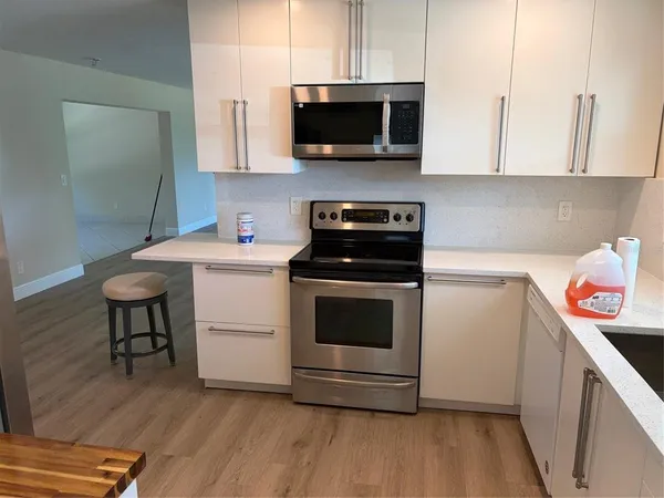 $2,600 | 201 Palmetto Road West, Nokomis, FL 34275