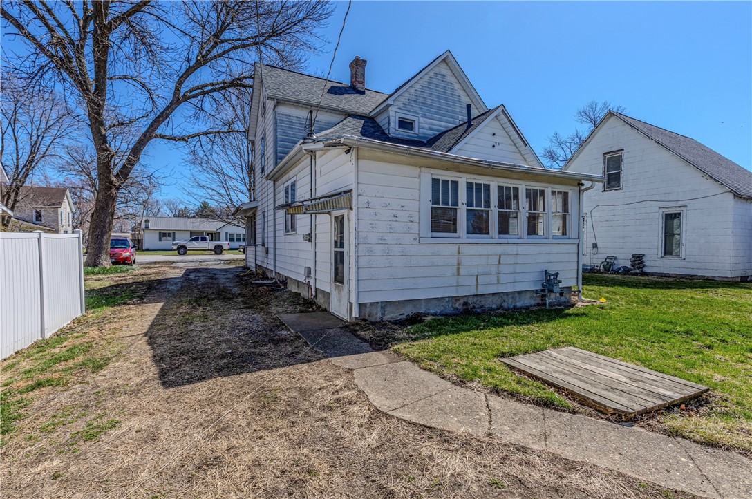 109 South St John Street Assumption, IL 62510 - Photo 4 of 29