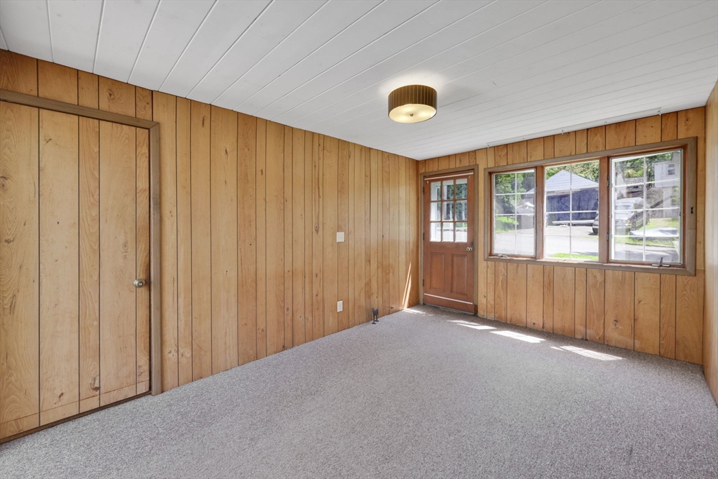 121 Benz Street Springfield, MA 01118 - Photo 22 of 40