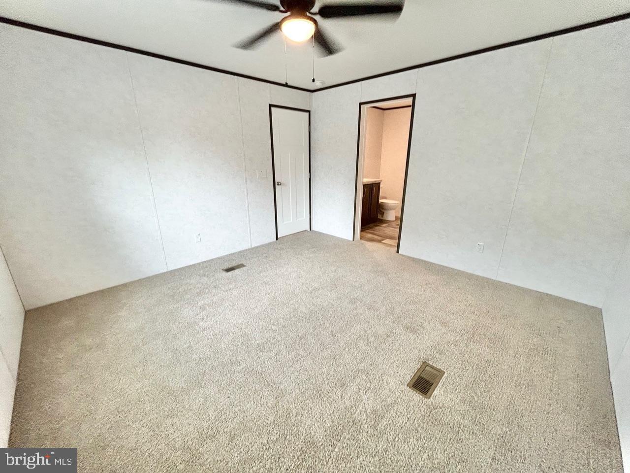7086 James Moore Road Port Norris, NJ 08349 - Photo 7 of 22 a view of a livingroom with a ceiling fan