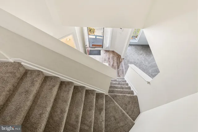 a view of entryway and kitchen