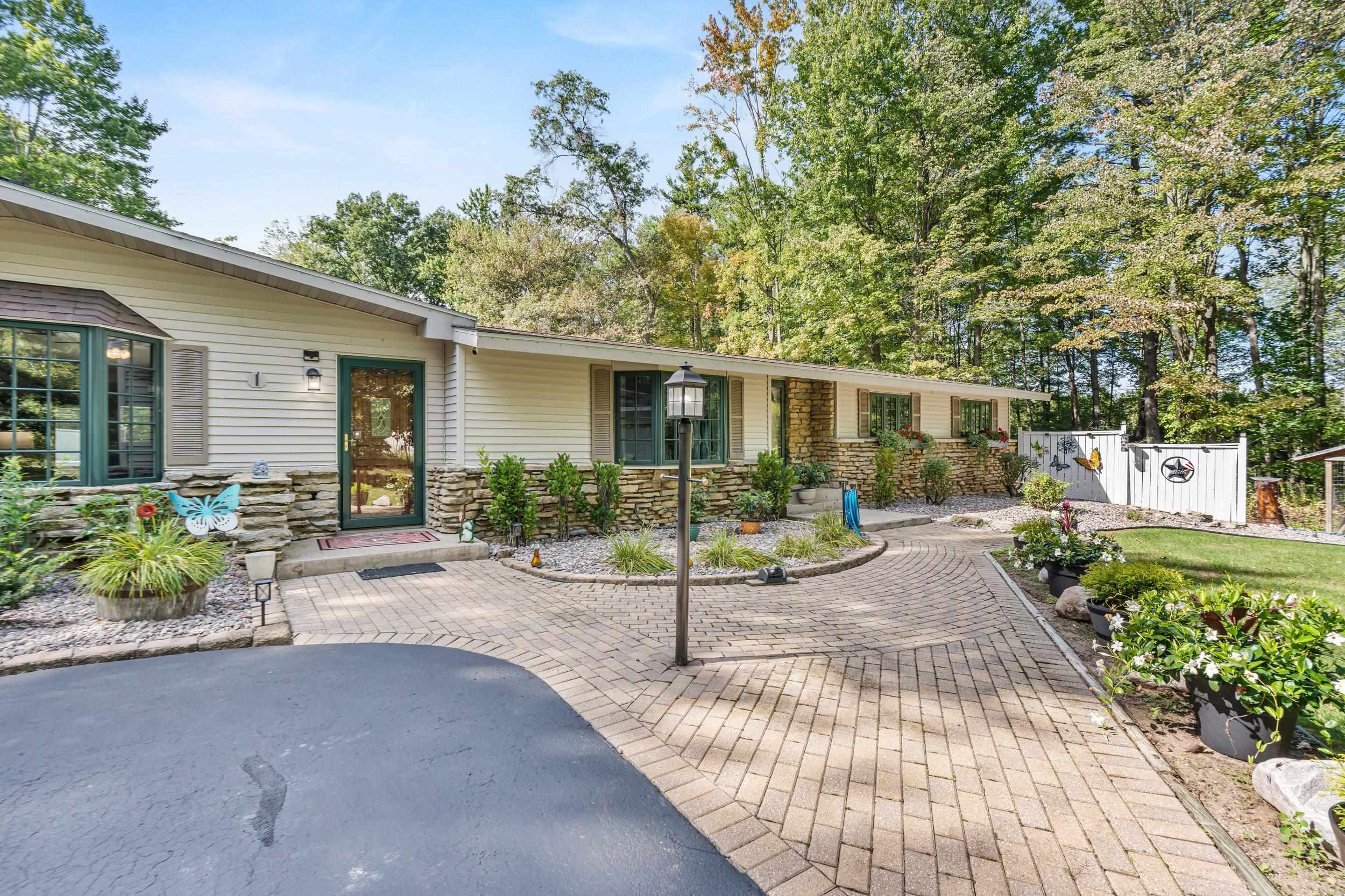 N7791 St Paul Road Crivitz, WI 54114 - Photo 6 of 83 Gallery Image 6