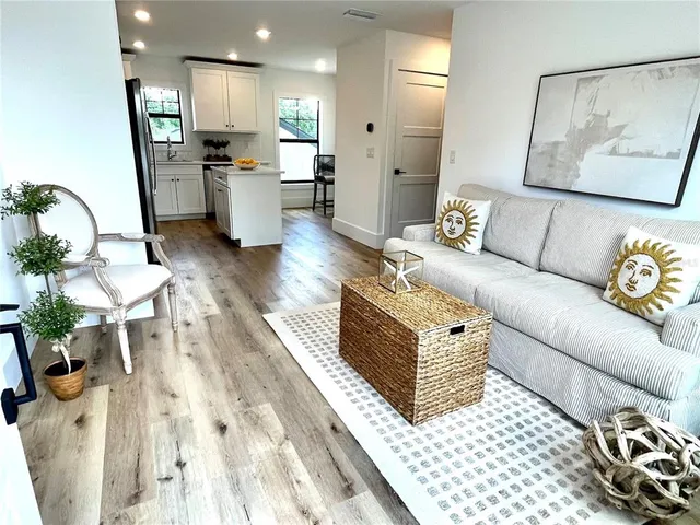 $2,250 | 806 South Jefferson Avenue, Unit 1, Sarasota, FL 34237