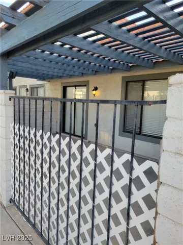 $1,595 | 925 Willow Tree Drive, Unit A, Las Vegas, NV 89128