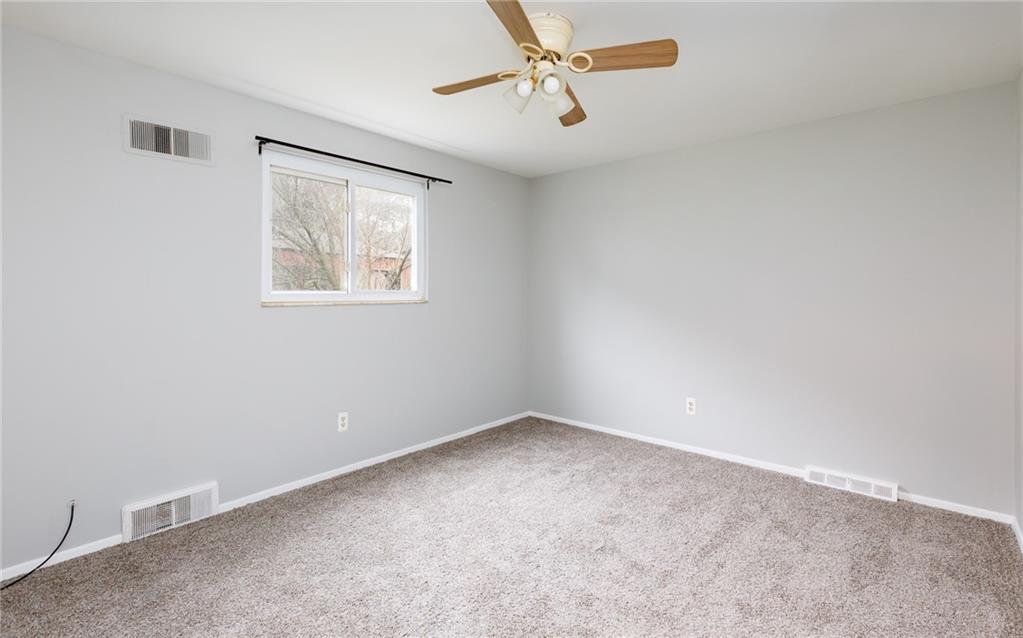 826 Ridge Avenue McKees Rocks, PA 15136 - Photo 14 of 22 an empty room with windows