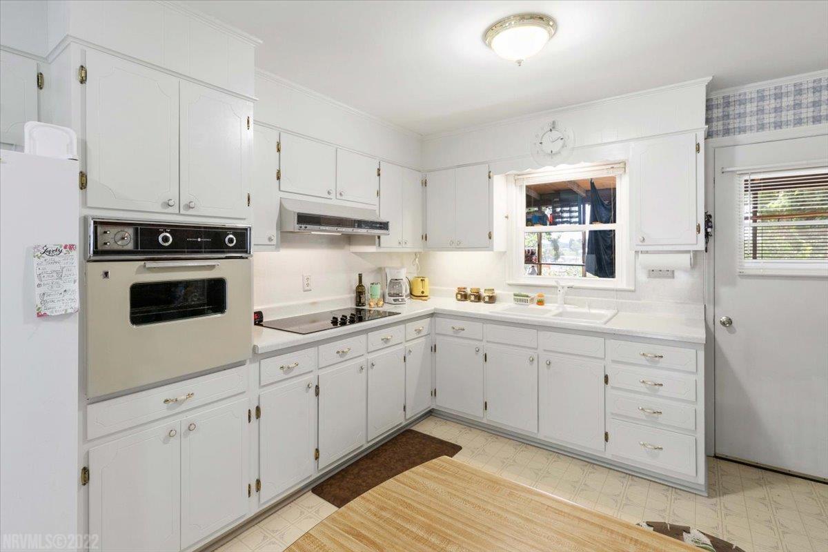6548 Hylton Road Radford, VA 24141 - Photo 10 of 36 Gallery Image 10