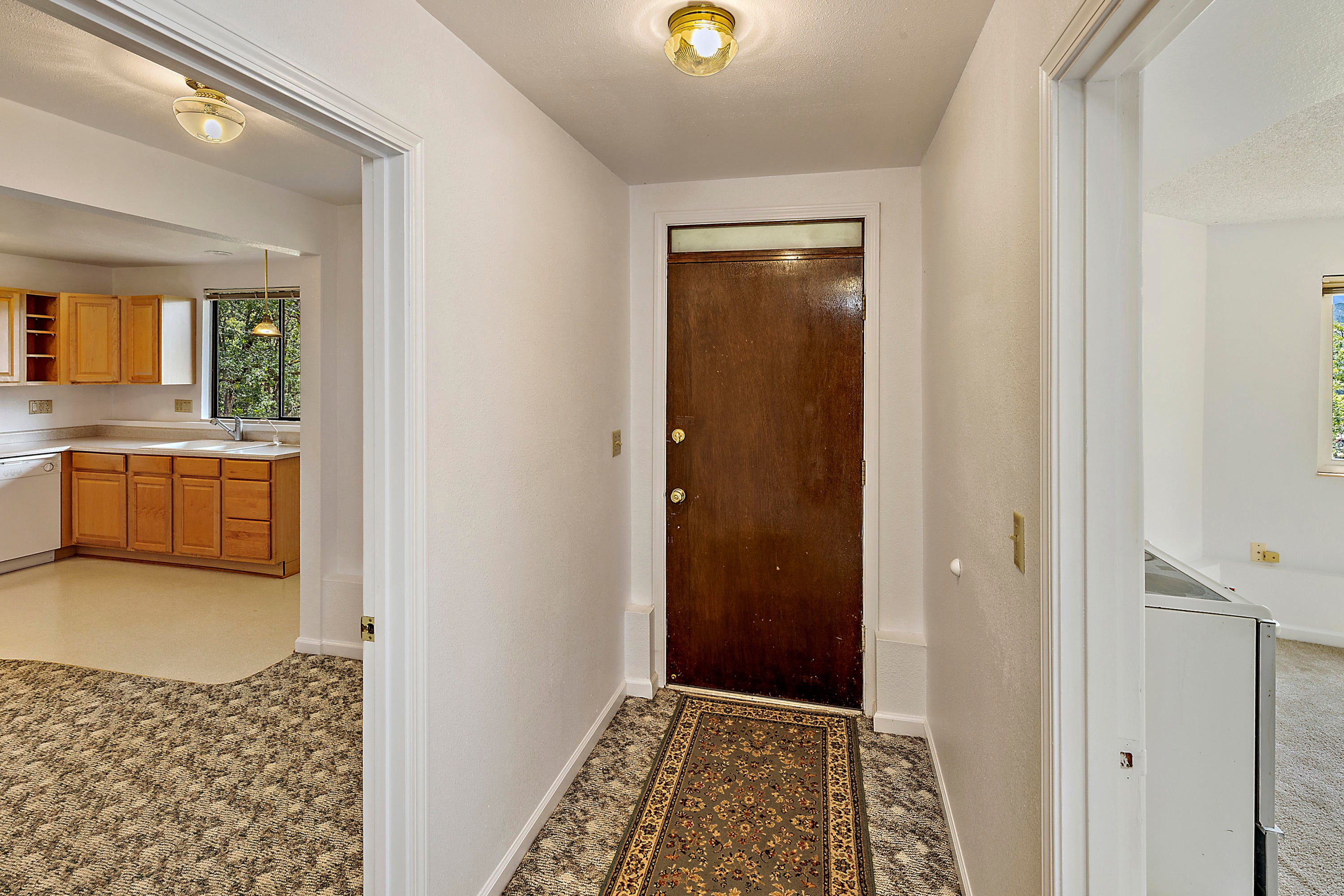 6038 Tolo Road Central Point, OR 97502 - Photo 26 of 65 Separate entrance