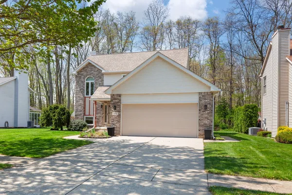 $369,900 | 841 Scarlet Oak Drive, Monroe, MI 48162