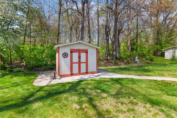 $369,900 | 841 Scarlet Oak Drive, Monroe, MI 48162
