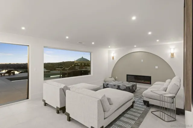 $3,790,000 | 3080 Lloyd Street, San Diego, CA 92117