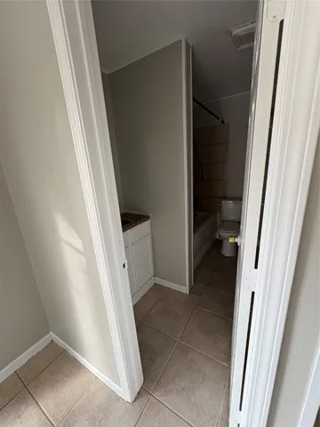 $975 | 905 St Lawrence River Road, Conroe, TX 77316