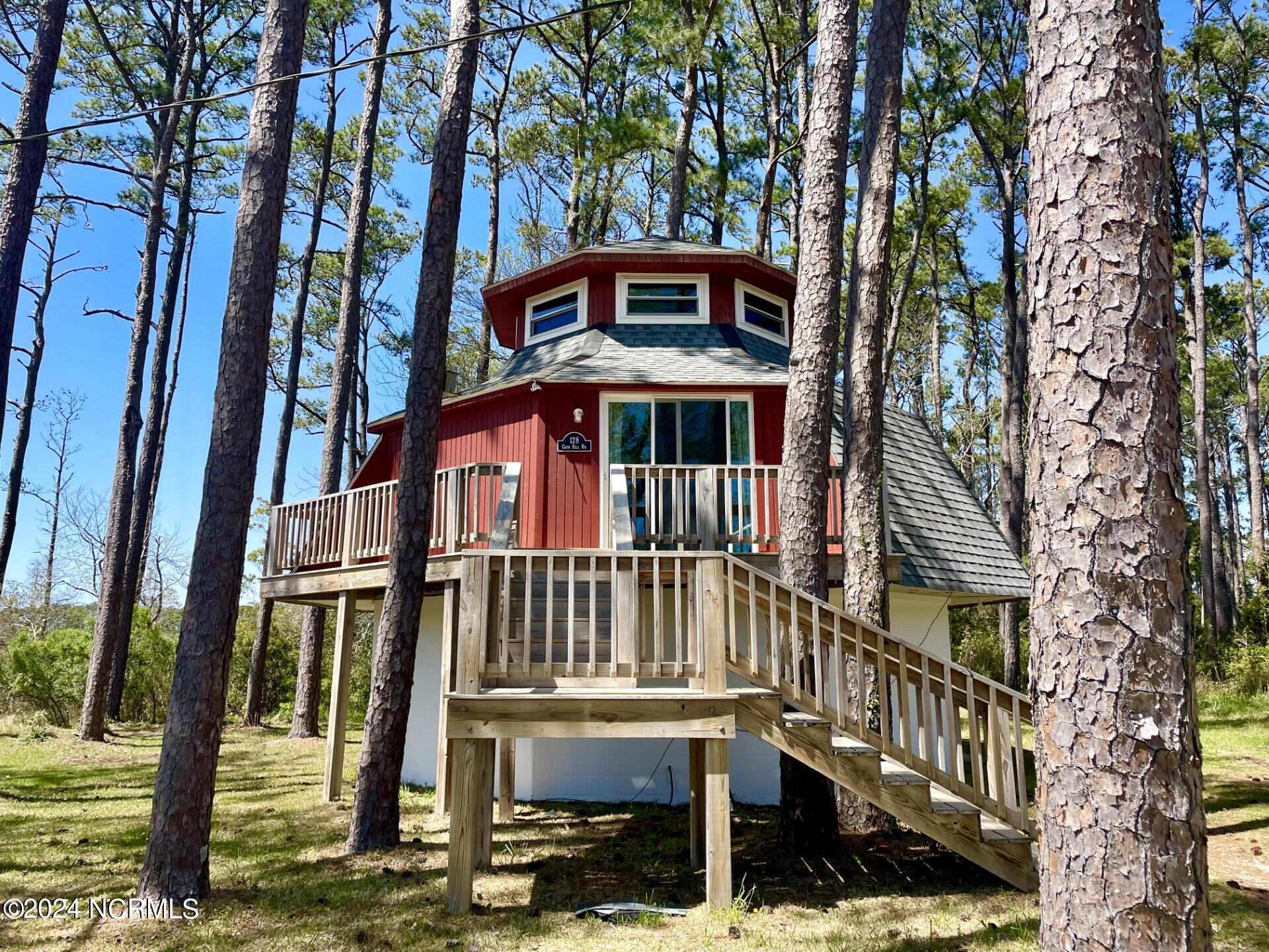 128 Crow Hill Road Beaufort, NC 28516 - Photo 1 of 21 Front