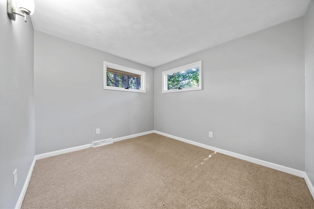 15 Volkmar Road Worcester, MA 01606 - Photo 18 of 36