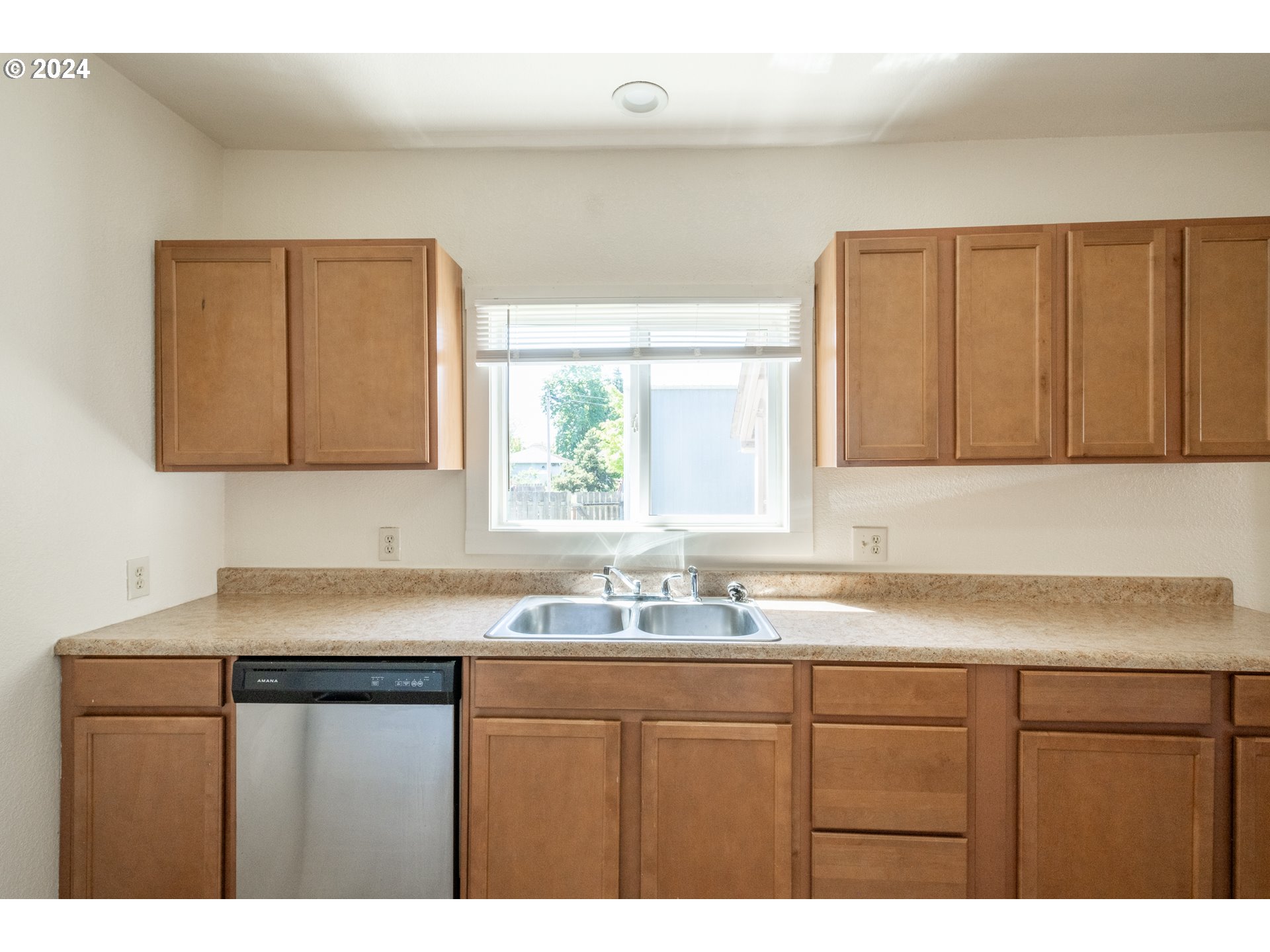 236 Cleveland Street Lebanon, OR 97355 - Photo 8 of 36 Gallery Image 8