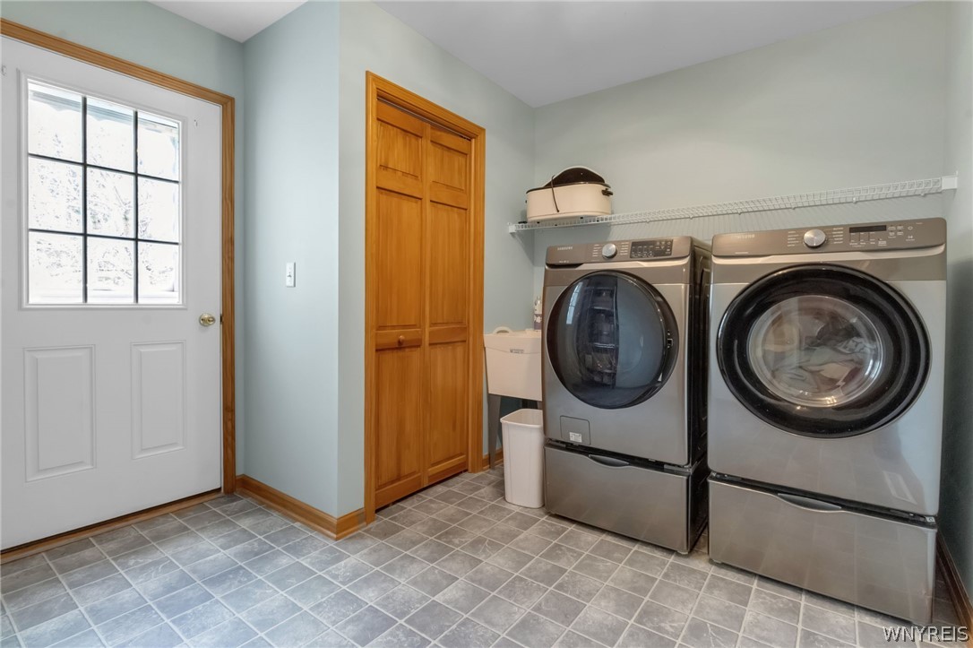 5435 Mapleton Road Lockport, NY 14094 - Photo 16 of 37