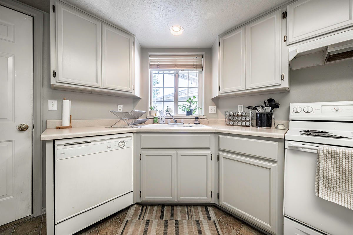 929 Brandi Way Central Point, OR 97502 - Photo 9 of 27 DSC03255-HDR