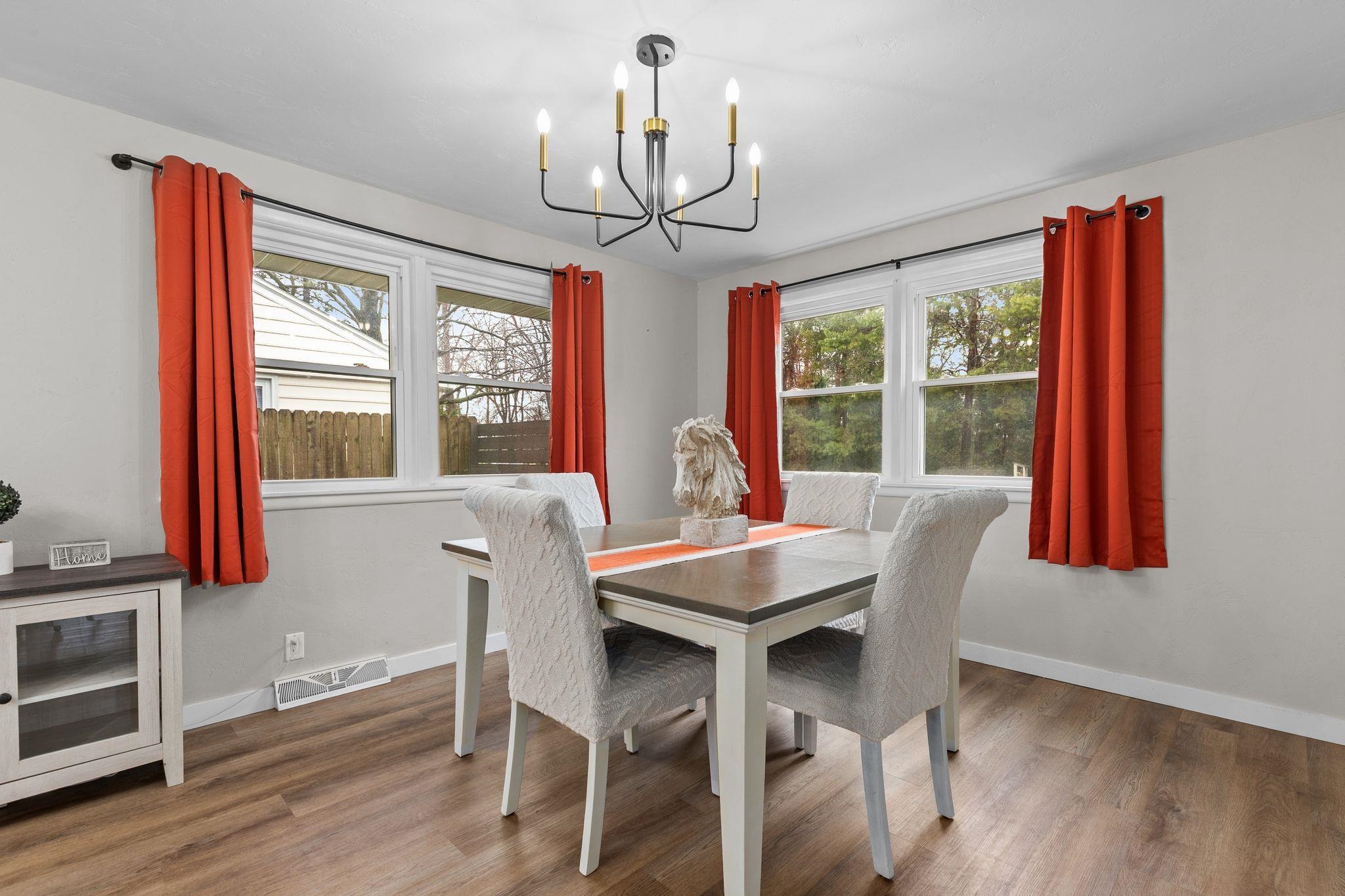 2007 South Gladys Avenue Appleton, WI 54915 - Photo 11 of 38