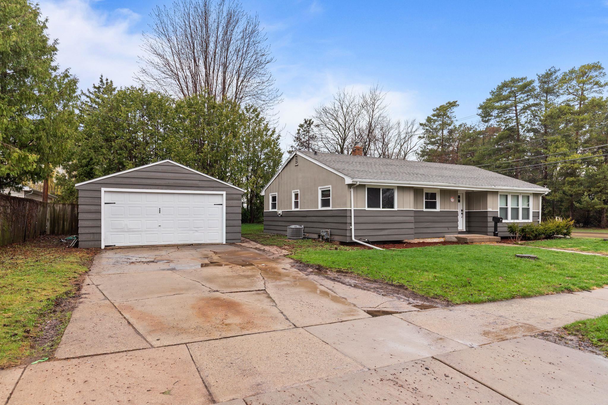 2007 South Gladys Avenue Appleton, WI 54915 - Photo 2 of 38