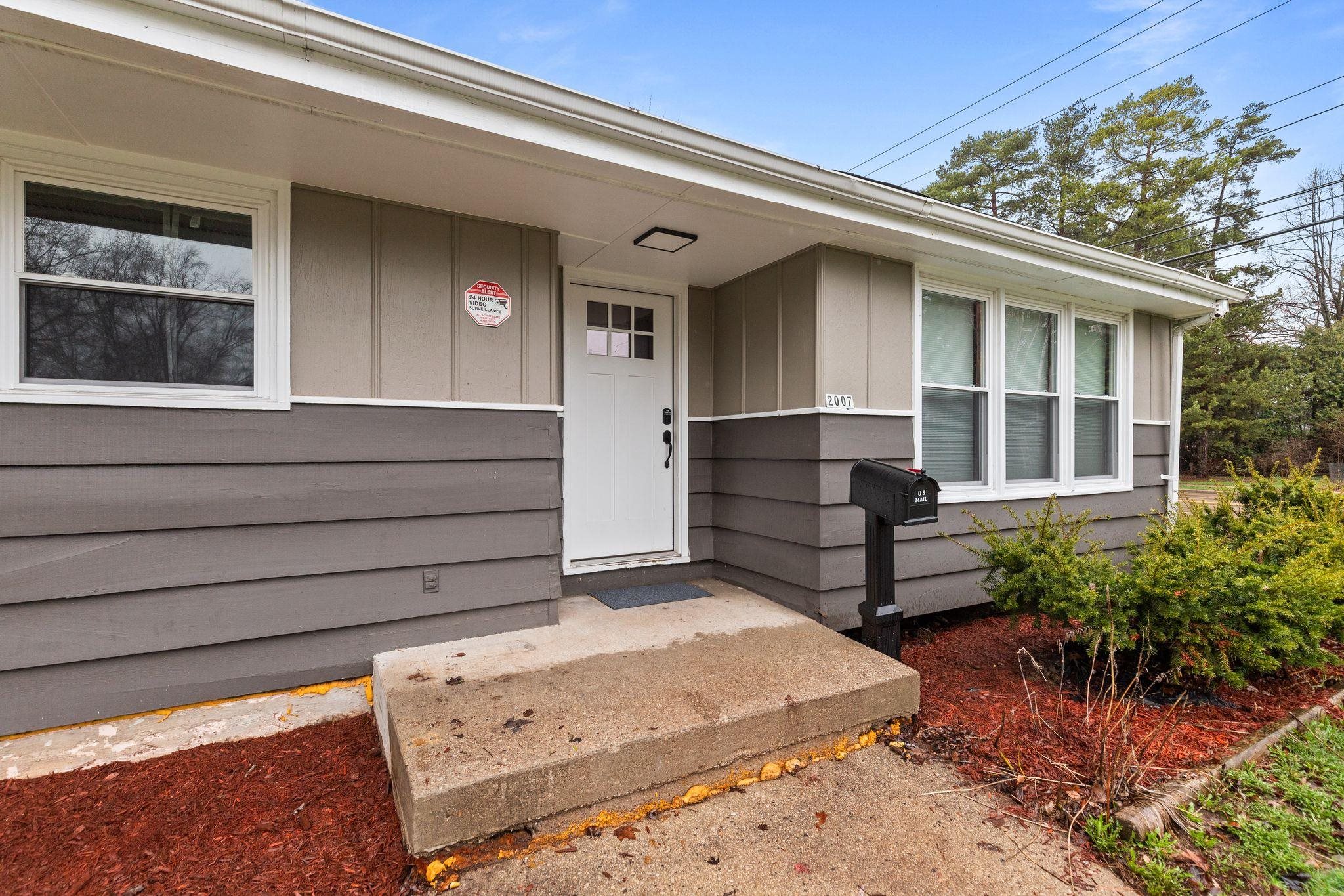 2007 South Gladys Avenue Appleton, WI 54915 - Photo 3 of 38