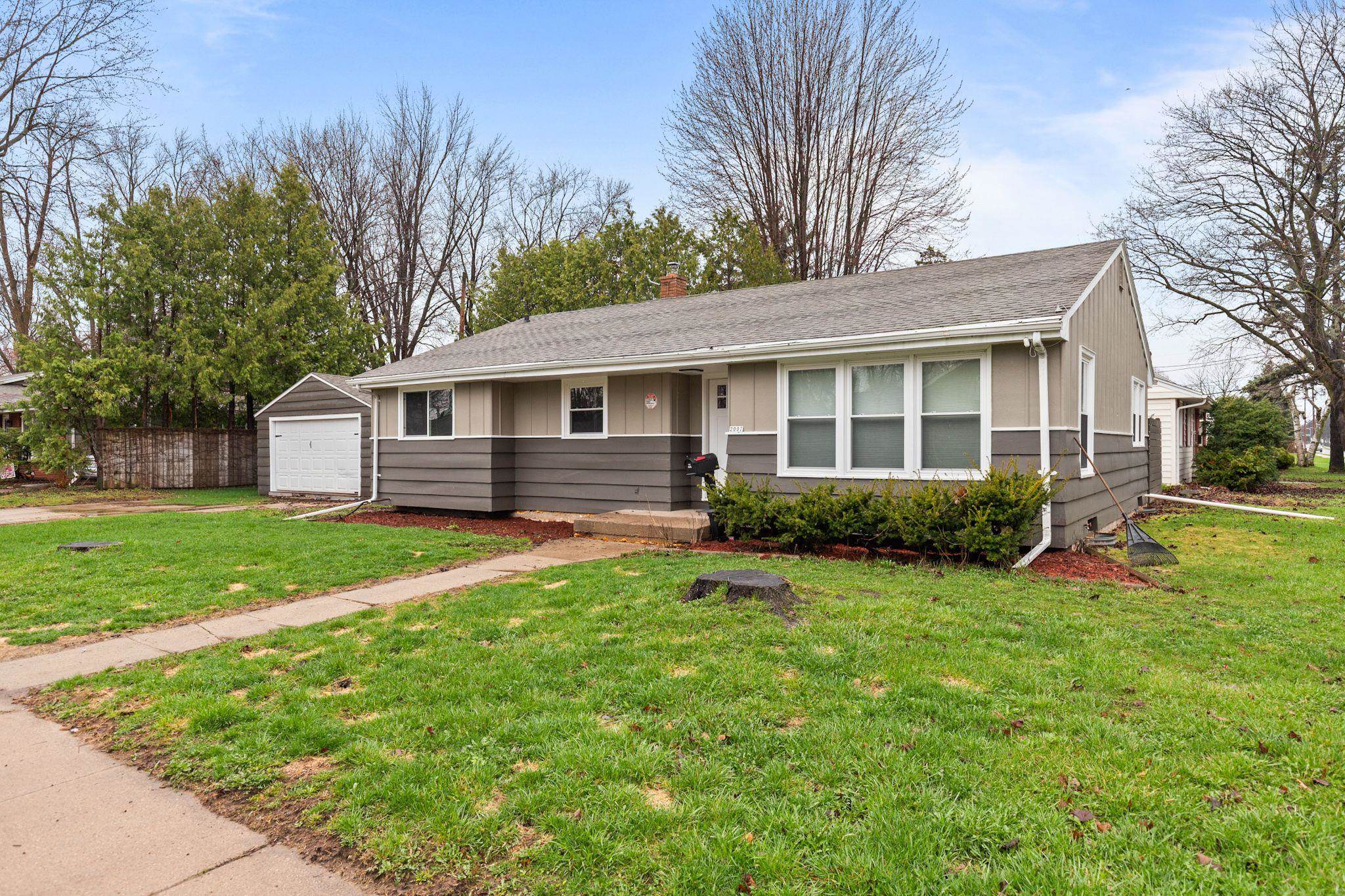 2007 South Gladys Avenue Appleton, WI 54915 - Photo 35 of 38