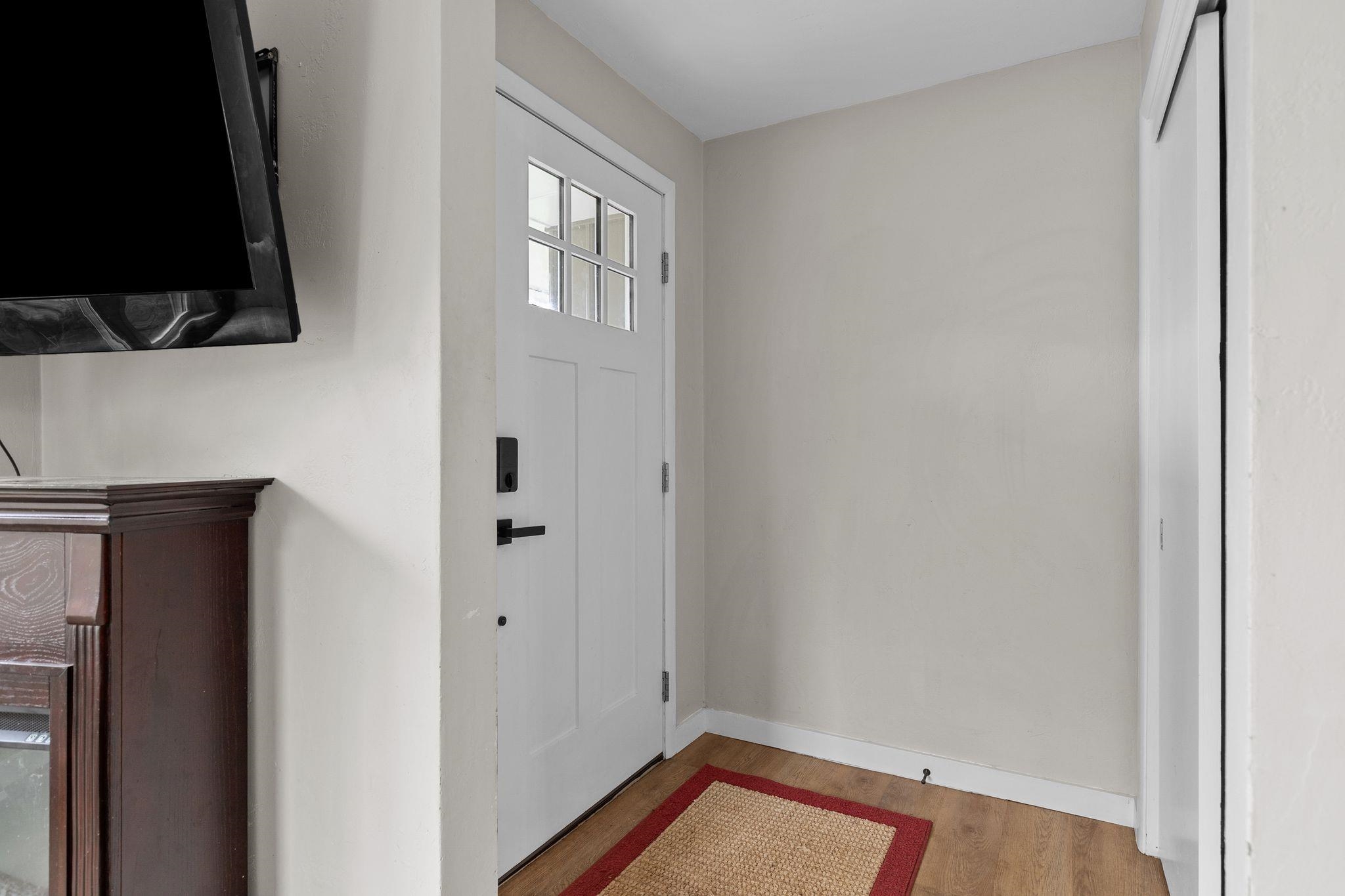 2007 South Gladys Avenue Appleton, WI 54915 - Photo 7 of 38