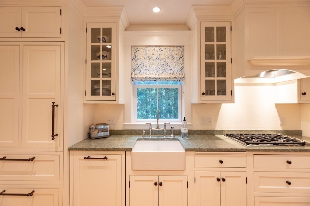 9 Hunting Street Wellesley, MA 02481 - Photo 11 of 25 Gallery Image 11
