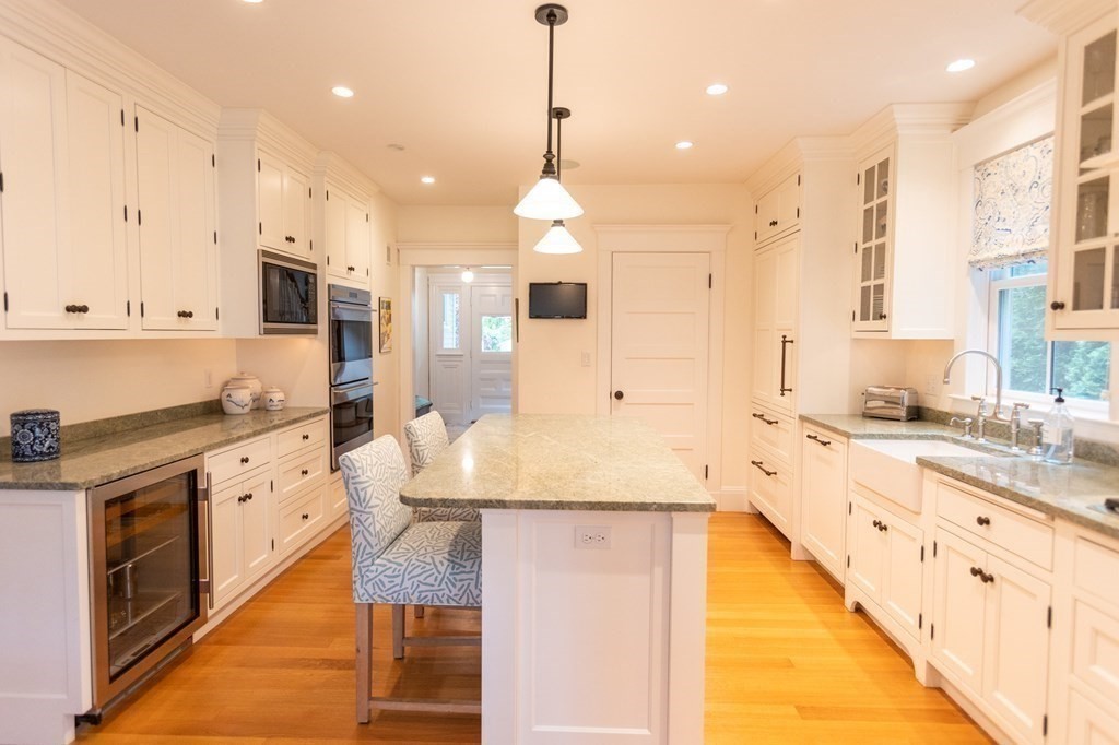 9 Hunting Street Wellesley, MA 02481 - Photo 10 of 25 Gallery Image 10