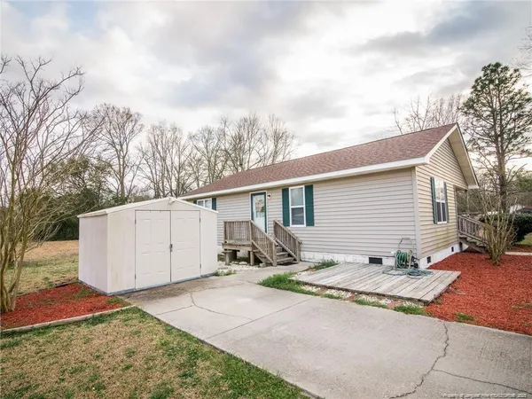 $1,275 | 406 Britt Street, Bladenboro, NC 28320