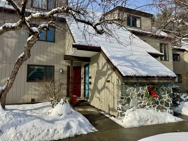 $550,000 | 107 Brook Hollow, Unit 107, Hanover, NH 03755