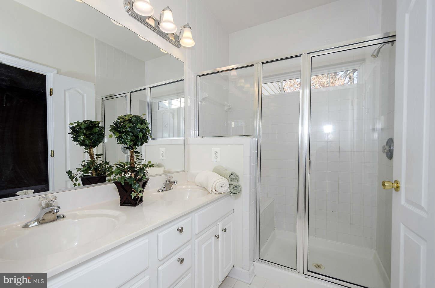 8122 Mississippi Road Laurel, MD 20724 - Photo 20 of 30 Bath (Master)