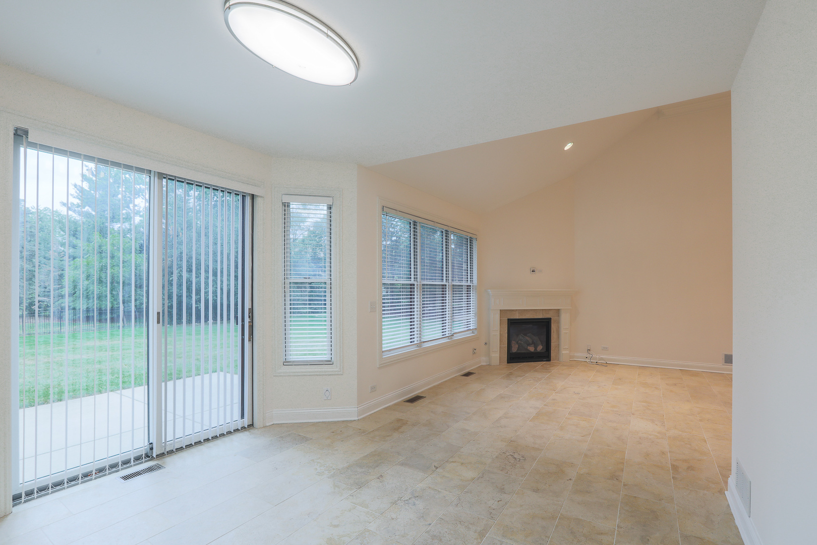 7820 South County Line Road Burr Ridge, IL 60527 - Photo 13 of 40 an empty room with sliding glass door and shower