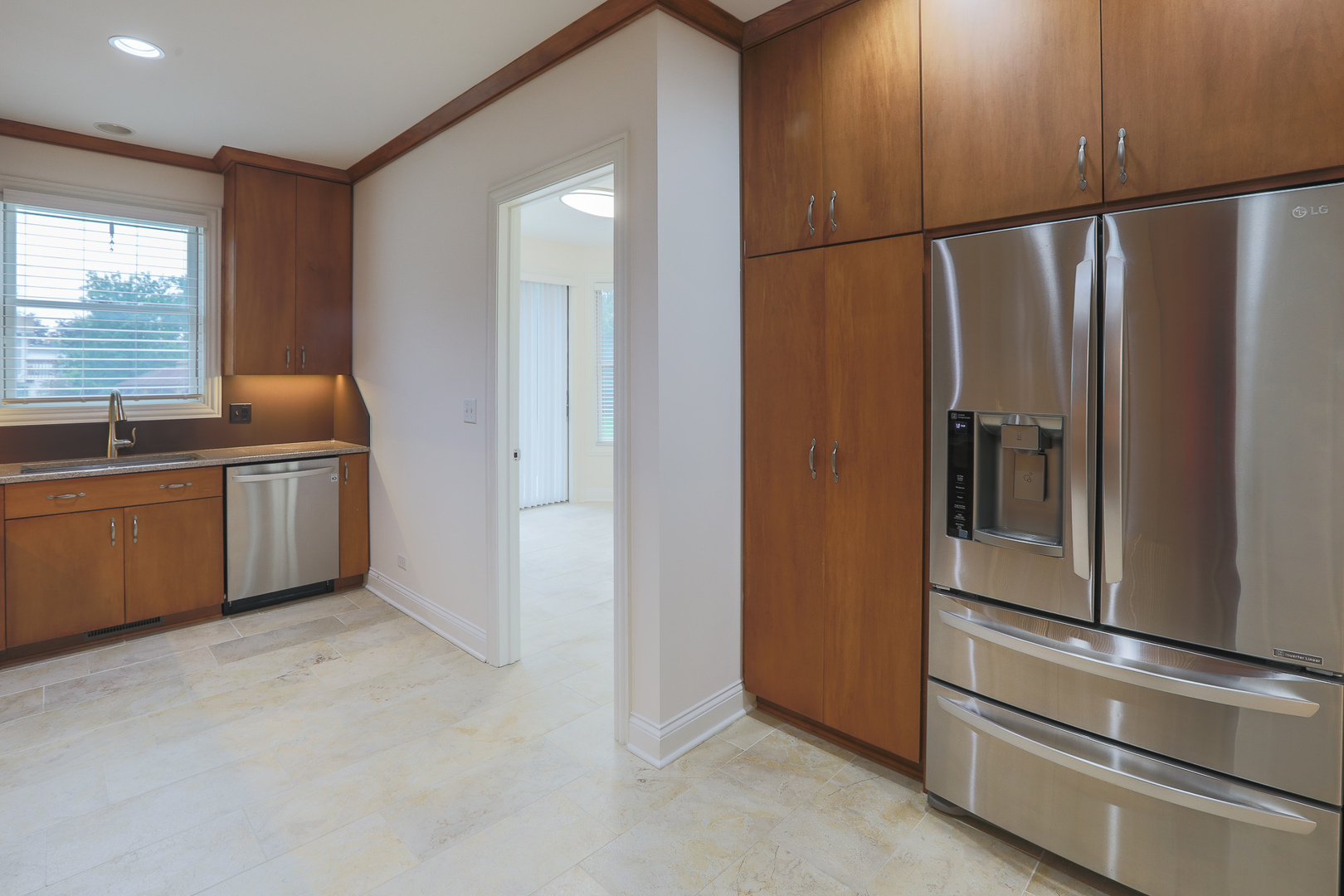7820 South County Line Road Burr Ridge, IL 60527 - Photo 16 of 40 a view of kitchen with stainless steel appliances granite countertop a refrigerator and a sink