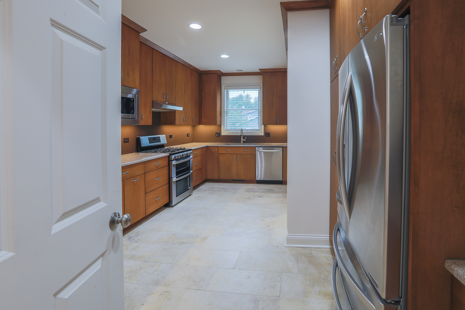 7820 South County Line Road Burr Ridge, IL 60527 - Photo 17 of 40 a kitchen with cabinets and stainless steel appliances