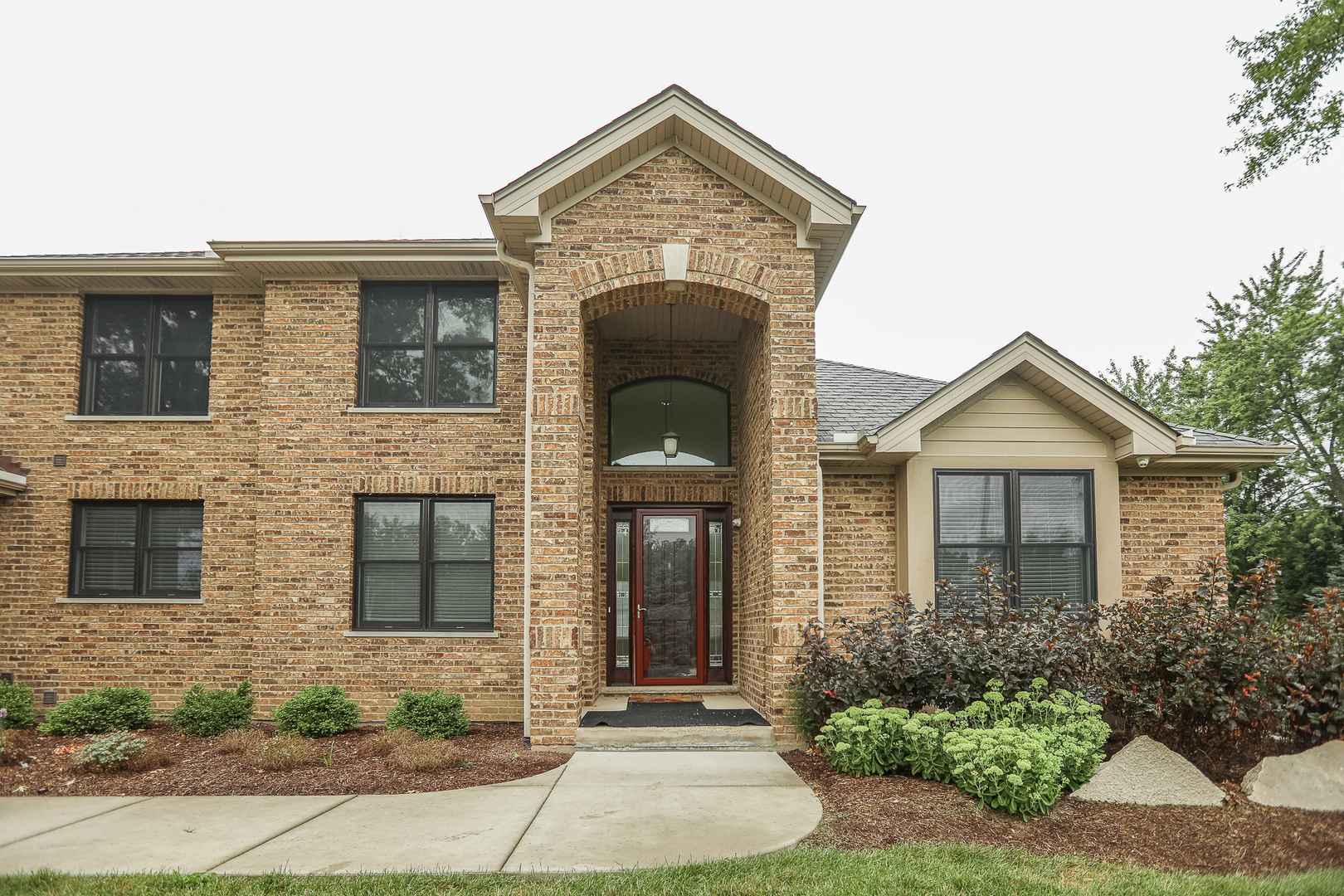 7820 South County Line Road Burr Ridge, IL 60527 - Photo 2 of 40 a front view of a house with garden