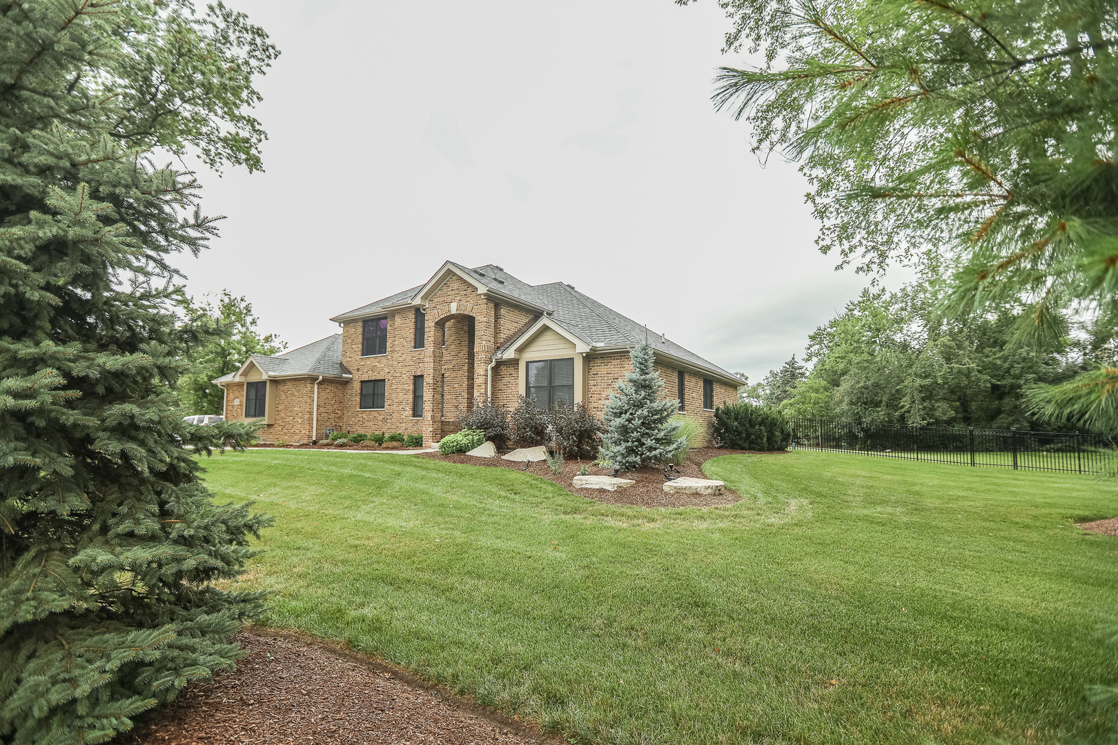 7820 South County Line Road Burr Ridge, IL 60527 - Photo 3 of 40 a house view with a garden space