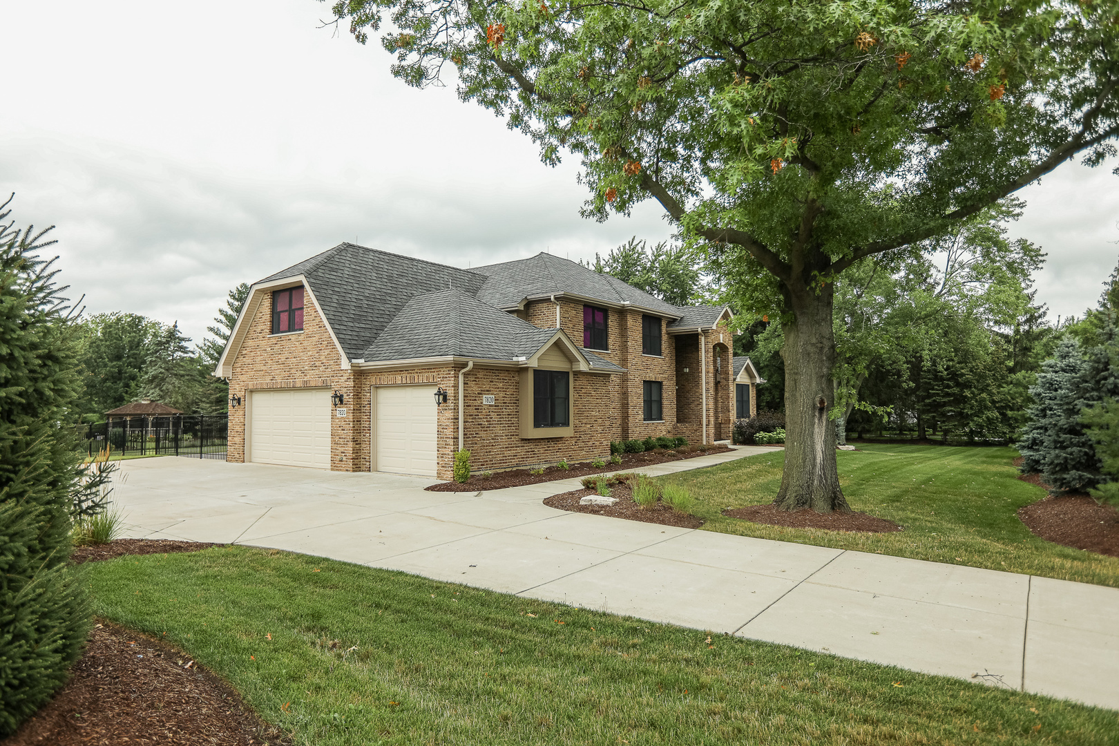 7820 South County Line Road Burr Ridge, IL 60527 - Photo 8 of 40 a front view of a house with a yard