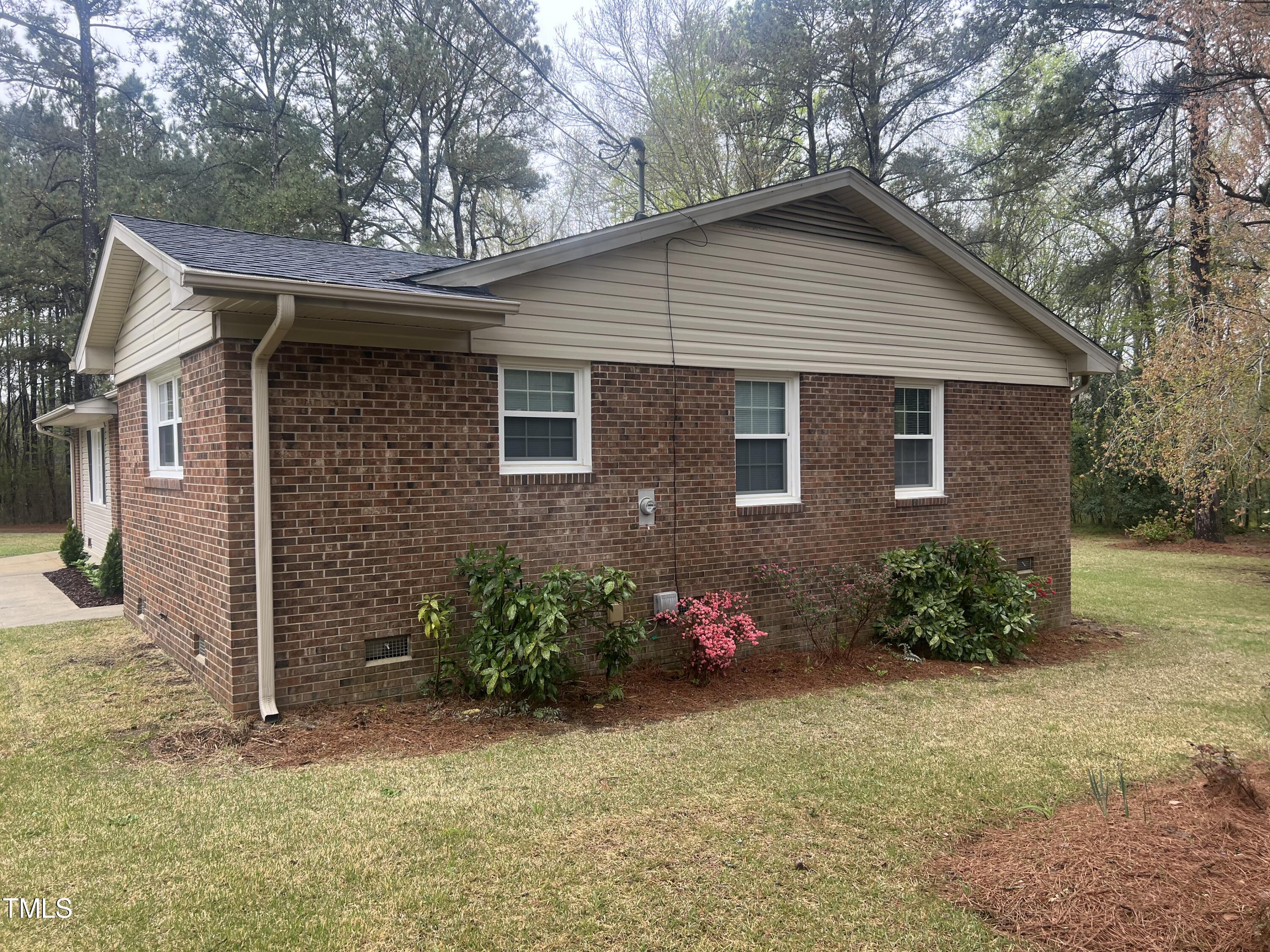 142 McLamb Road Coats, NC 27521 - Photo 4 of 56 IMG_9685
