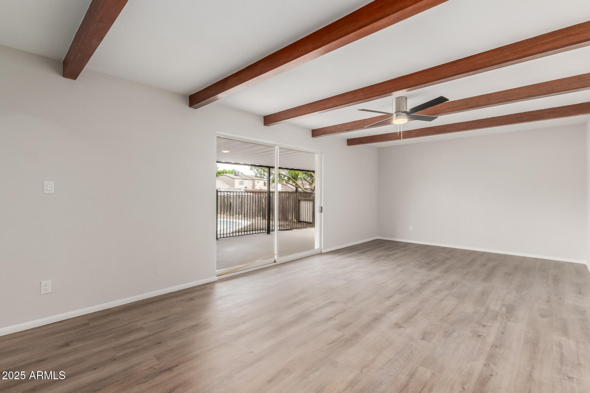 9033 North 15th Drive Phoenix, AZ 85021 - Photo 3 of 28 08 15th