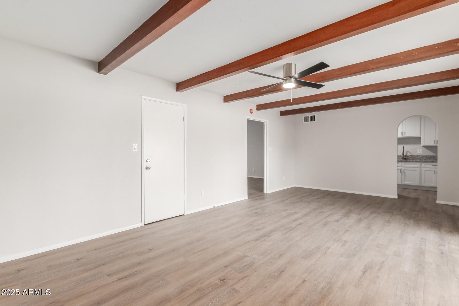 9033 North 15th Drive Phoenix, AZ 85021 - Photo 4 of 28 09 15th