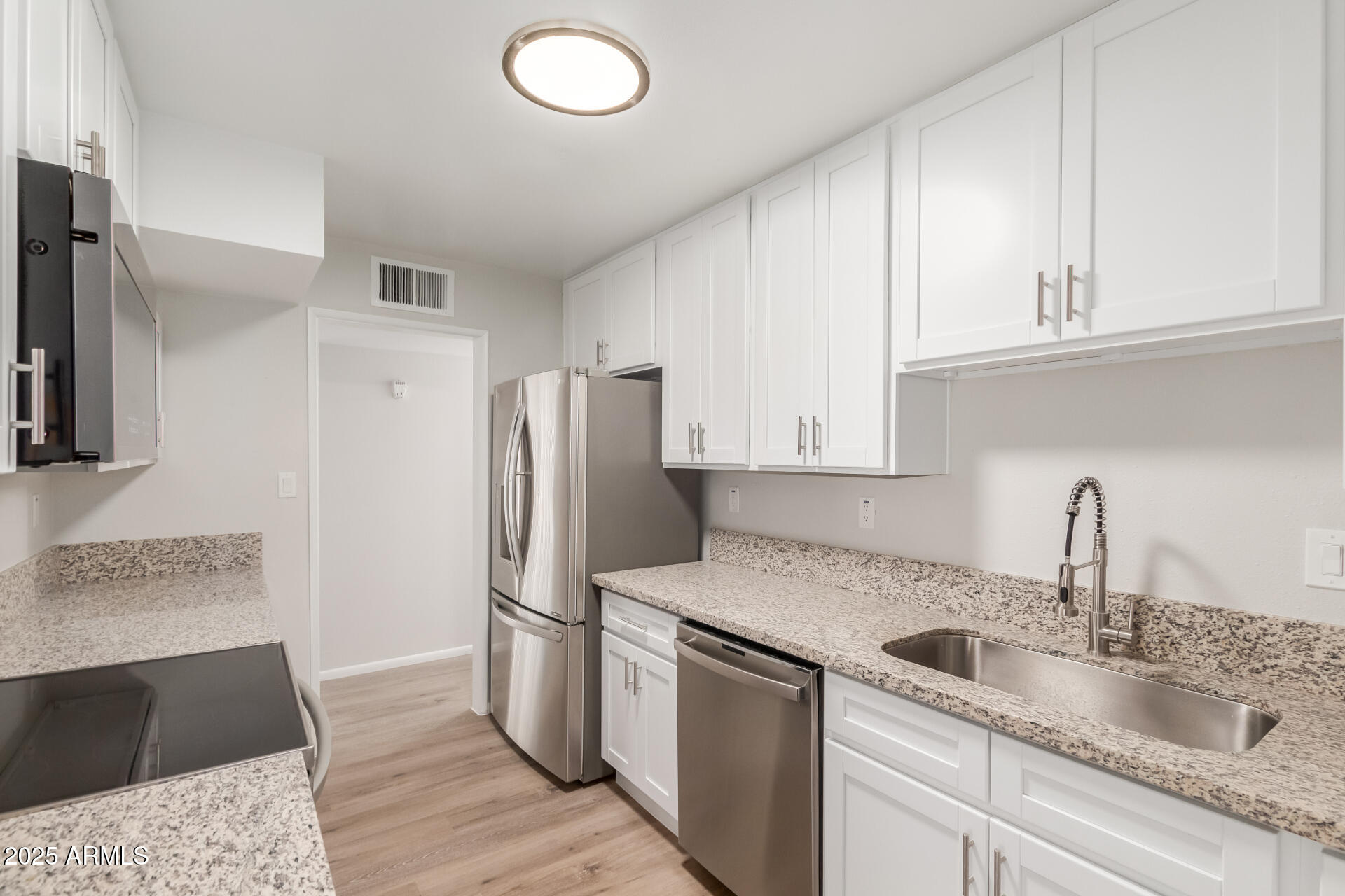 9033 North 15th Drive Phoenix, AZ 85021 - Photo 5 of 28 10 15th