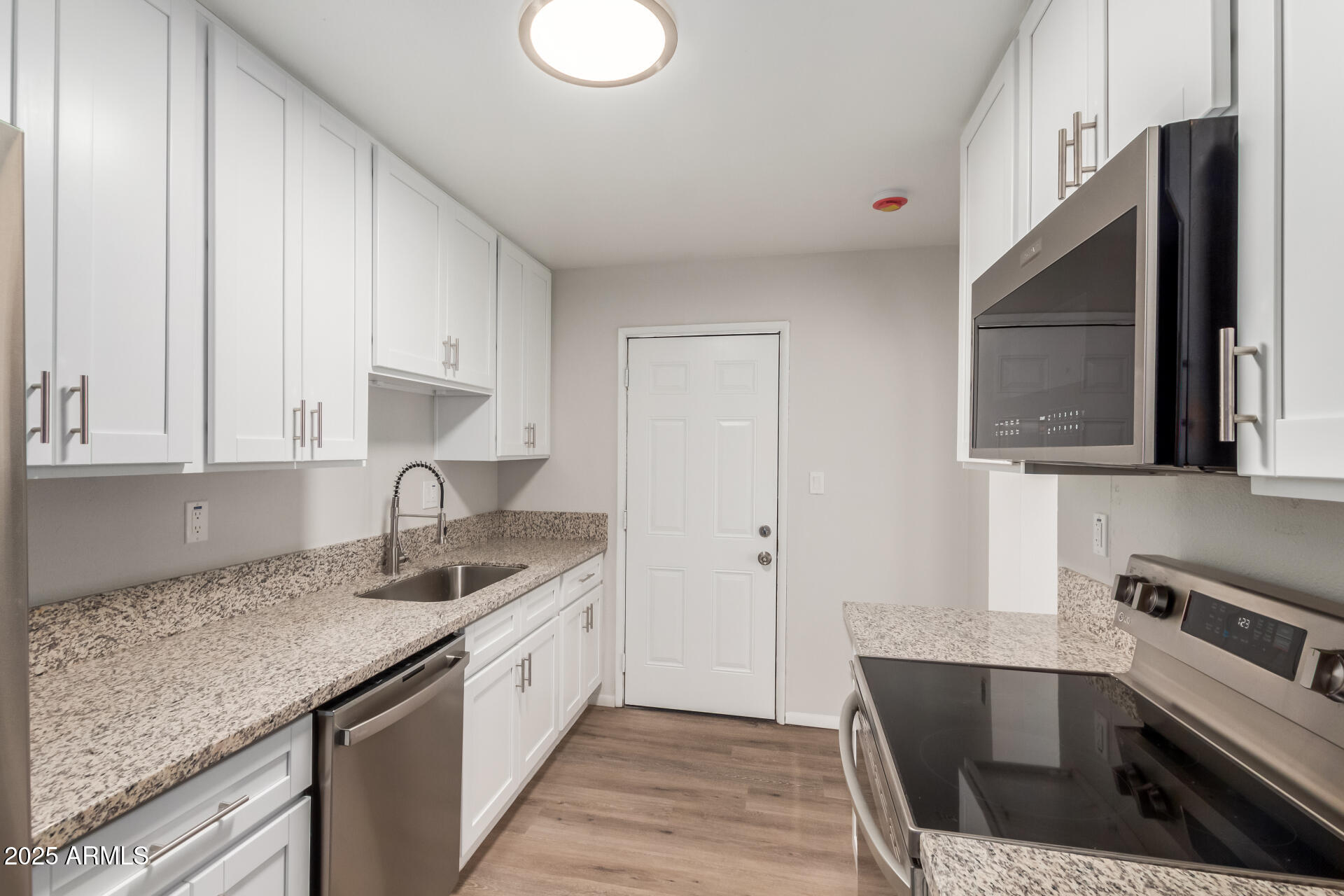 9033 North 15th Drive Phoenix, AZ 85021 - Photo 6 of 28 11 15th