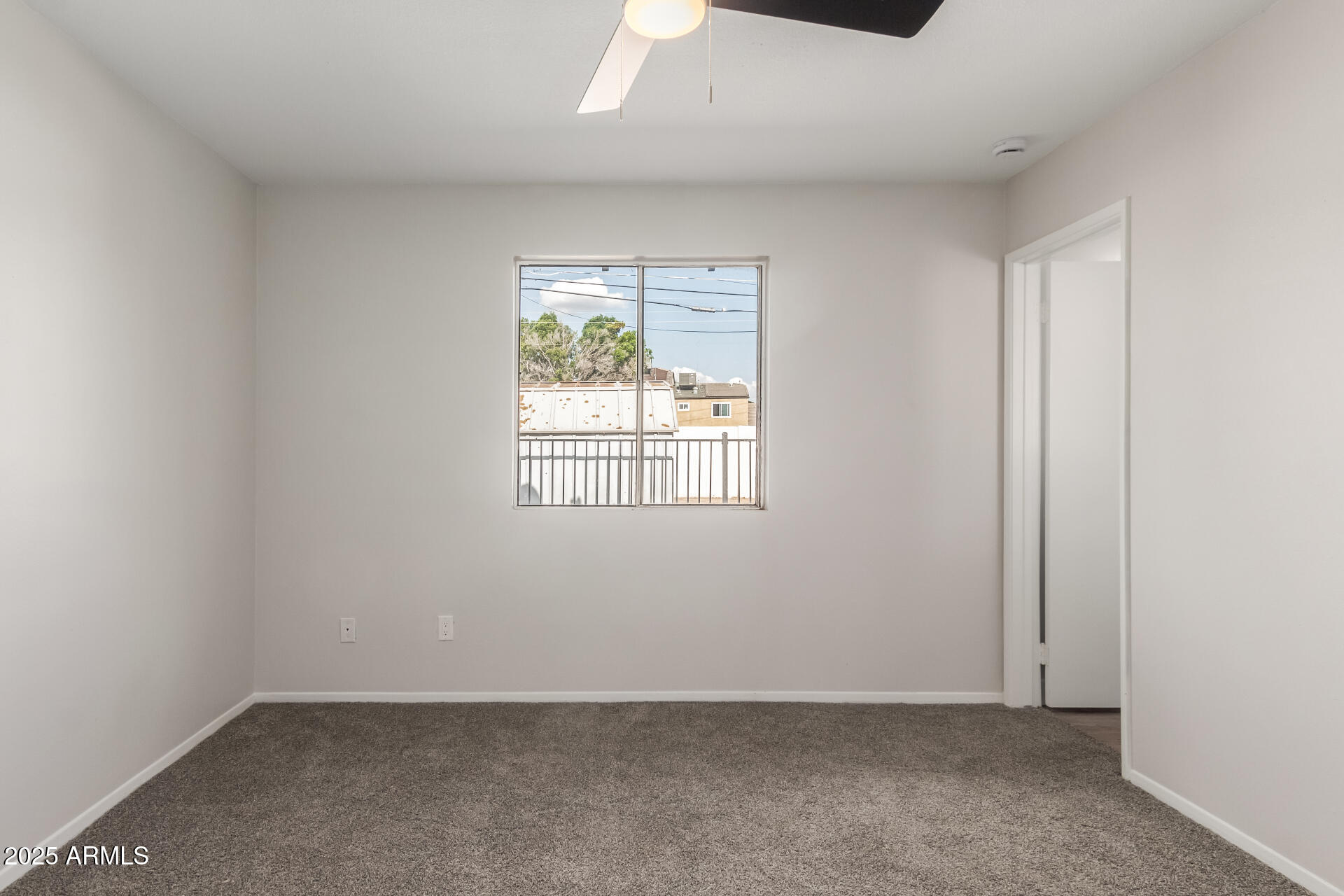 9033 North 15th Drive Phoenix, AZ 85021 - Photo 8 of 28 13 15th